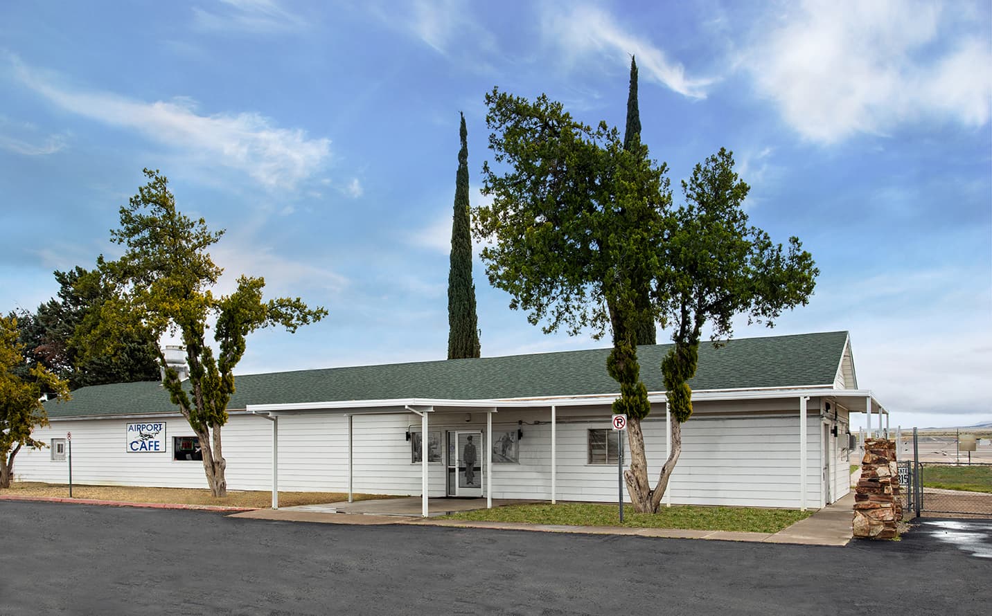 Kingman Airport Café dining with runway views