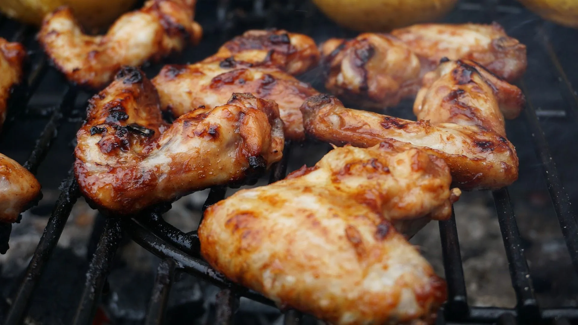 Mi Hungry BBQ & Jamaican Cuisine -Barbecue Restaurant in Saint Louis , MO , 63114