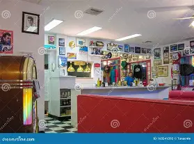 Mr D’z Route 66 Diner – Iconic 50s Diner & Homemade Root Beer